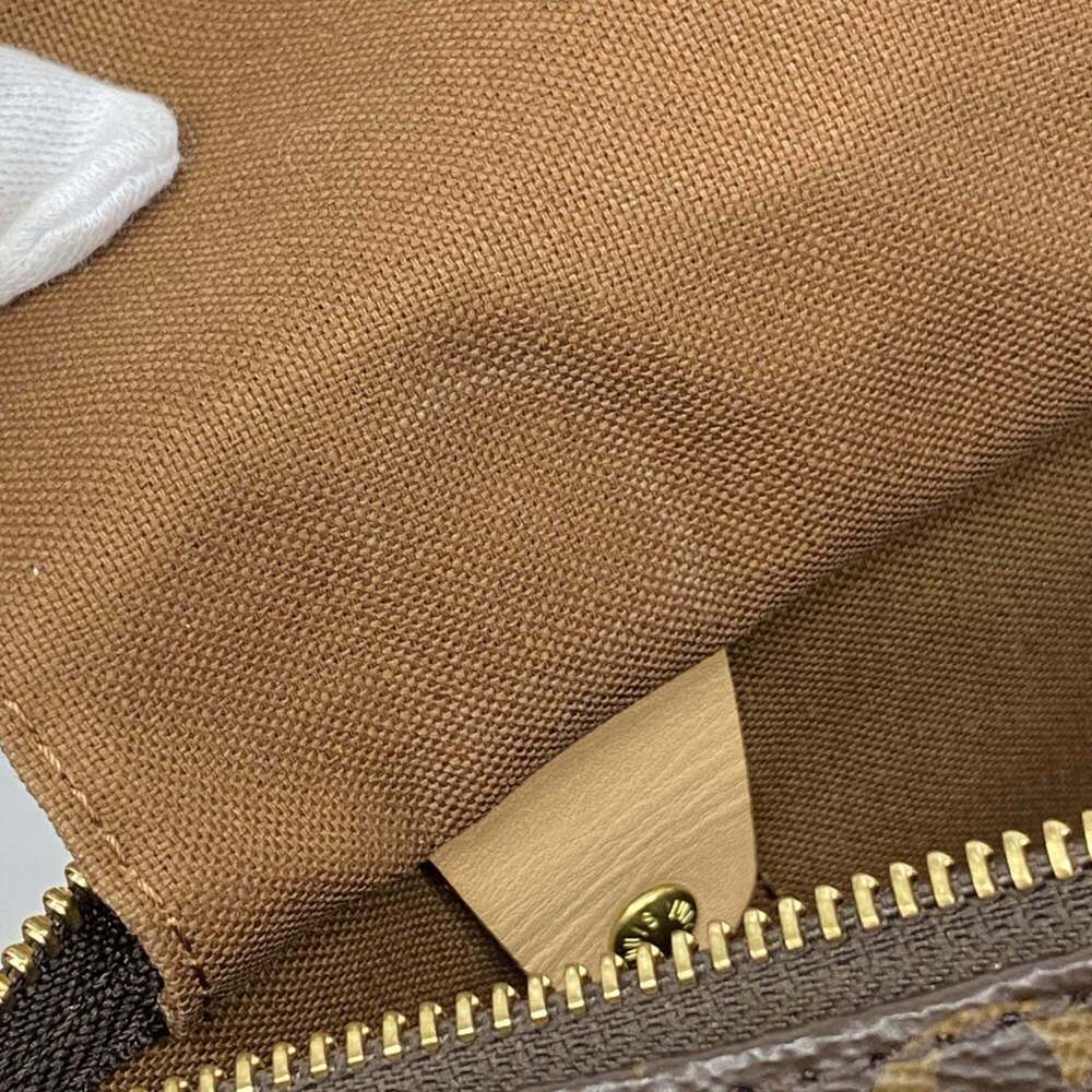 LOUIS VUITTON Authentic Brown Monogram Speedy 25 Bag - Picture 9 of 11